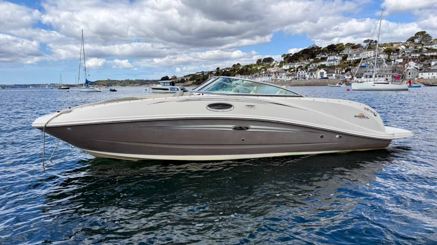 Placeholder side view of a different Sea Ray 260 Sundeck, not Radiance